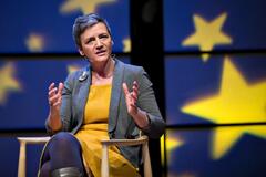 Margrethe Vestager attends a citizens dialogue.
