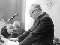 23 november 1961: Burger op het spreekgestoelte van de Tweede Kamer tijdens het Nieuw Guinea debat