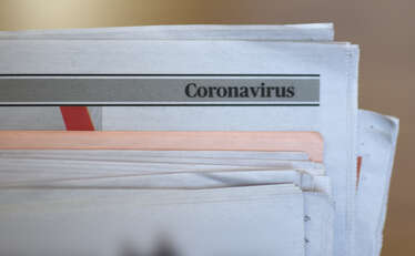 Het woord Coronavirus in de krant (foto gemaakt door Kevin Bergenhenegouwen)