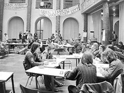26 april 1978; studen vergaderen in het bezette maagdenhuis; bron: Beeldbank nationaal archief