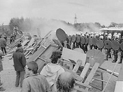 18 september 1981; confrontatie ME en actievoerders; bron: Beeldbank nationaal archief