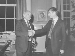 Formateur Den Uyl ontvangt CDA-lijsttrekker Van Agt