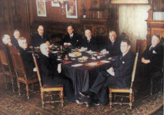 Kabinet-Colijn III - V.l.n.r.: Slotemaker, De Wilde, Oud, Van Schaik, Van Lidth de Jeude, De Graeff, Colijn, Slingenberg, Gelissen en Deckers.