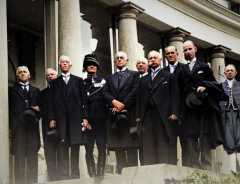 Nieuwe ministers kabinet-De Geer II op bordes Paleis Soestdijk.
