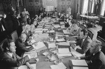Rijksministerraad_bijeen_met_nieuwe_kabinet_Biesheuvel,_Den_Haag_