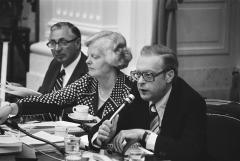 lamberts, Veder-Smit en Roethof tijdens de behandeling van het initiatiefvoorstel in de Tweede Kamer op 15 september 1976